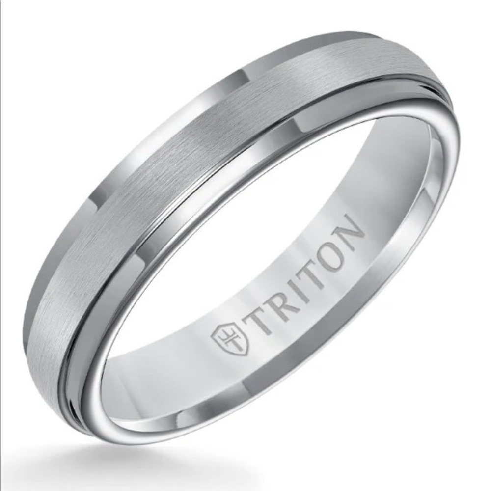 Triton Tungsten 5mm Mens band sz 8, like new only worn a couple weeks.